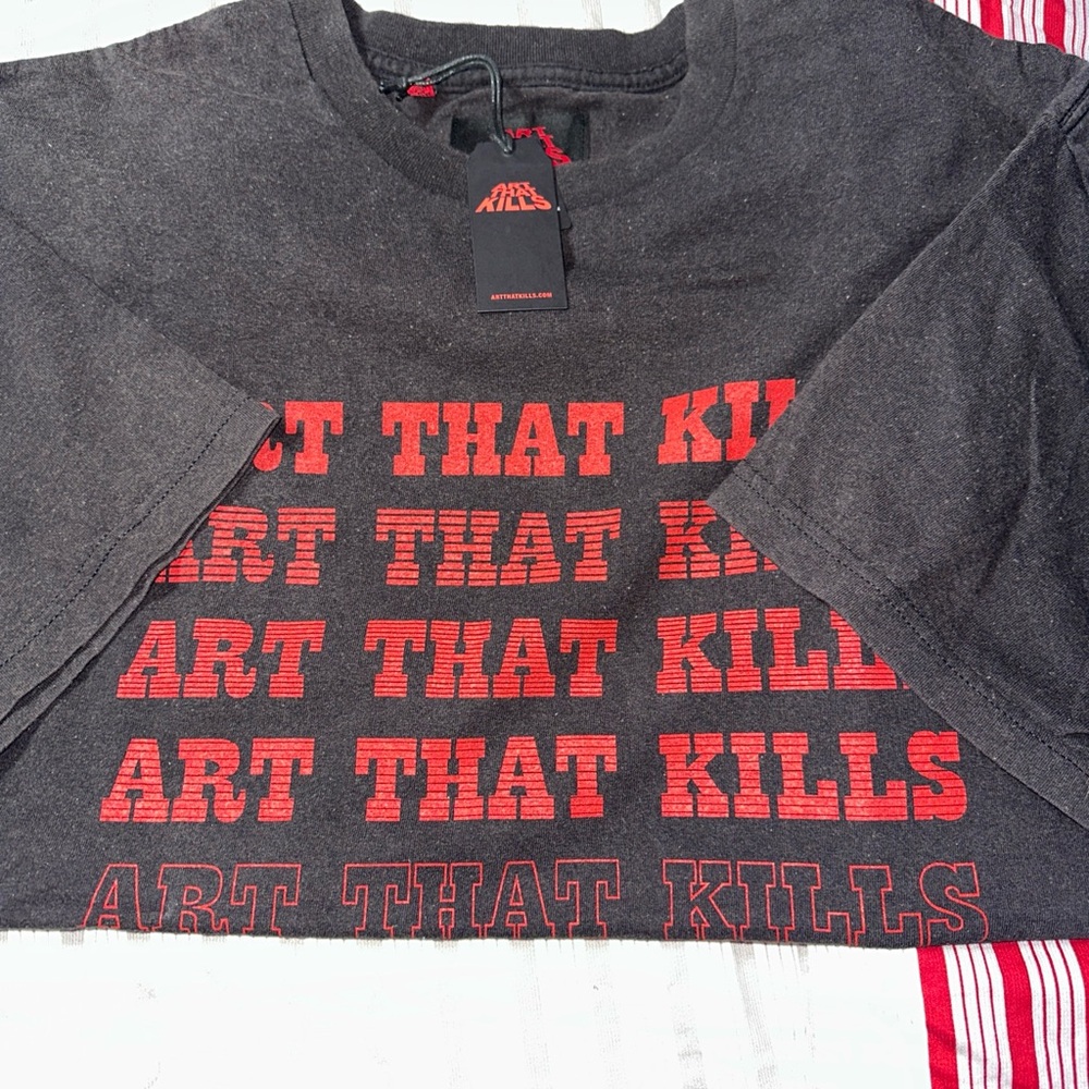 Gallery Dept Black and Red Graphic T-Shirt